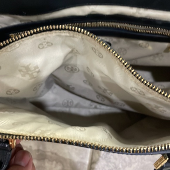 Tory Burch Robinson Double Zip Black leather Tote Bag - Picture 11 of 15